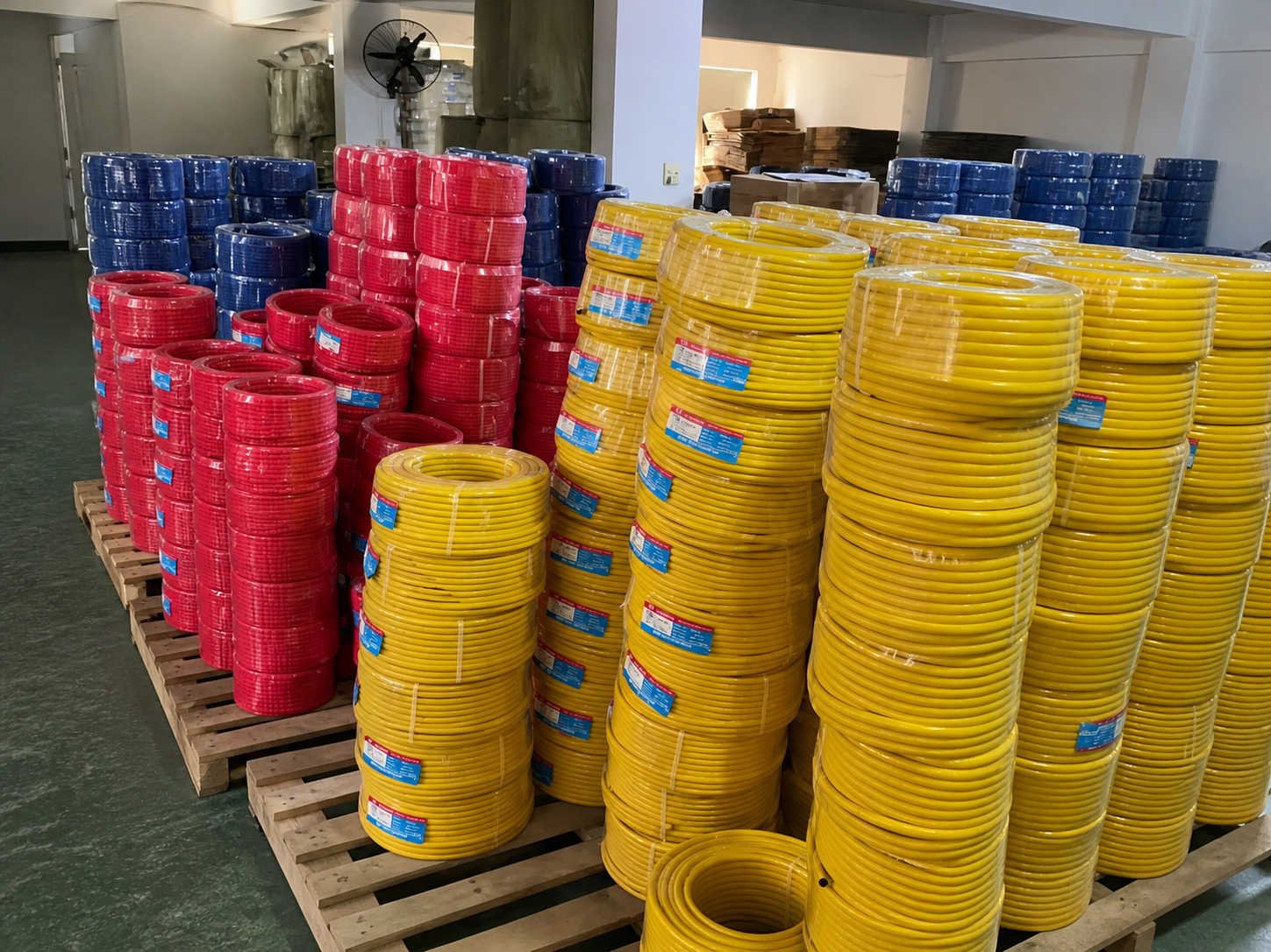 Clean presentation overview derived from the real HOLID stock-room walkthrough, showing red, yellow and blue tube coils